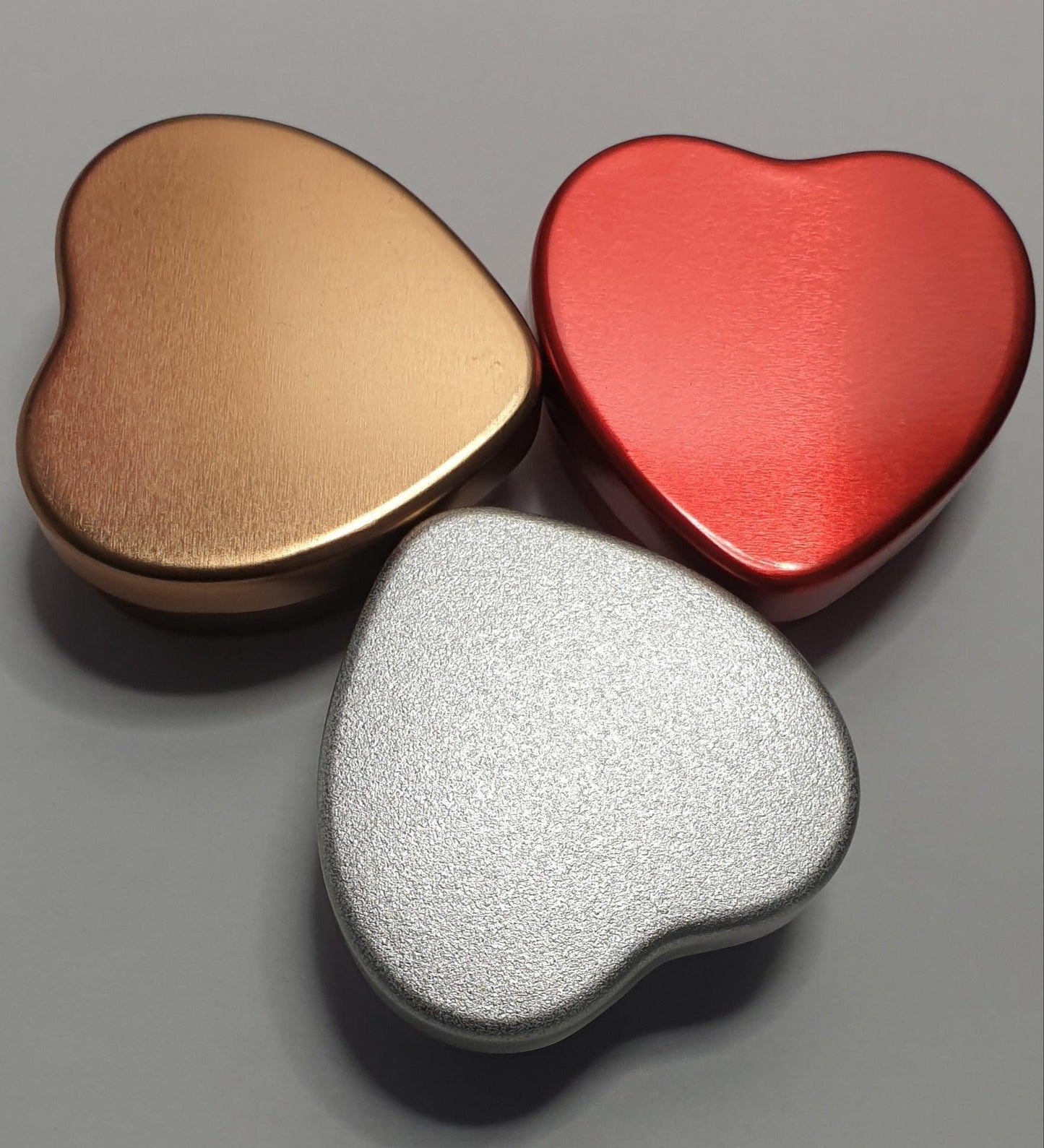 Personalised candle wedding favour in a gold heart tin with natural confetti